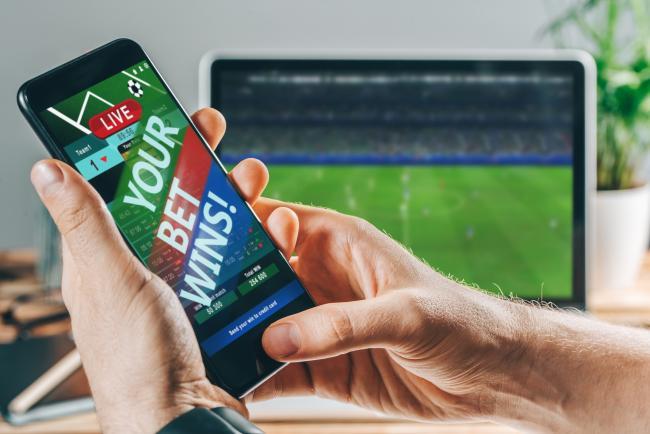 Revolutionizing Mobile Betting: How UK Bookmakers are Leading the Way